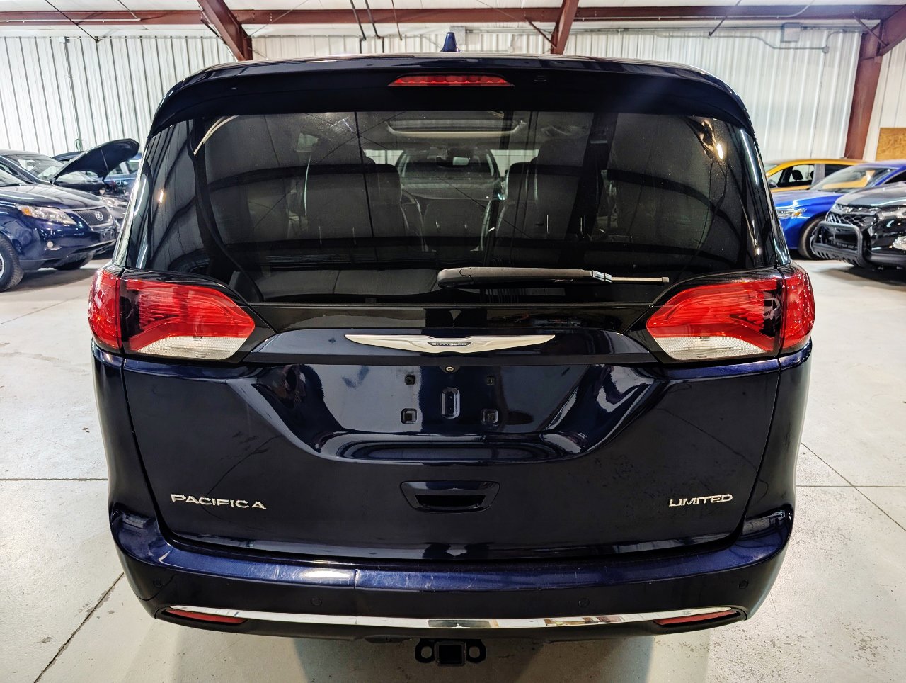 Used 2017 Chrysler Pacifica Limited image 11