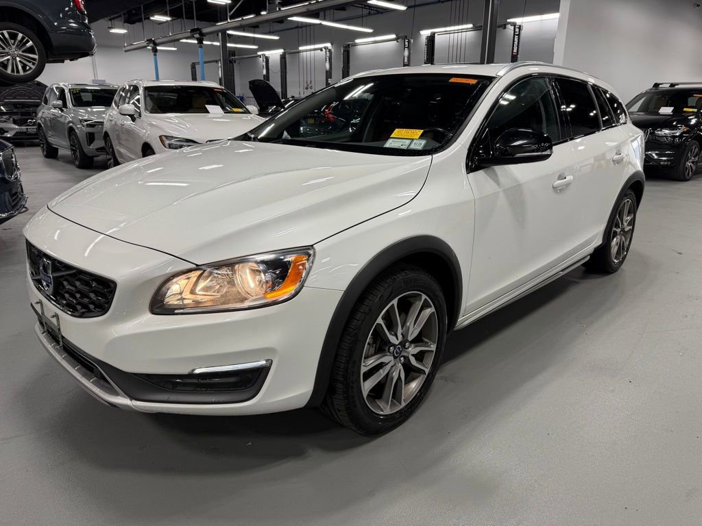 Used 2016 Volvo V60 T5 Cross Country image 1