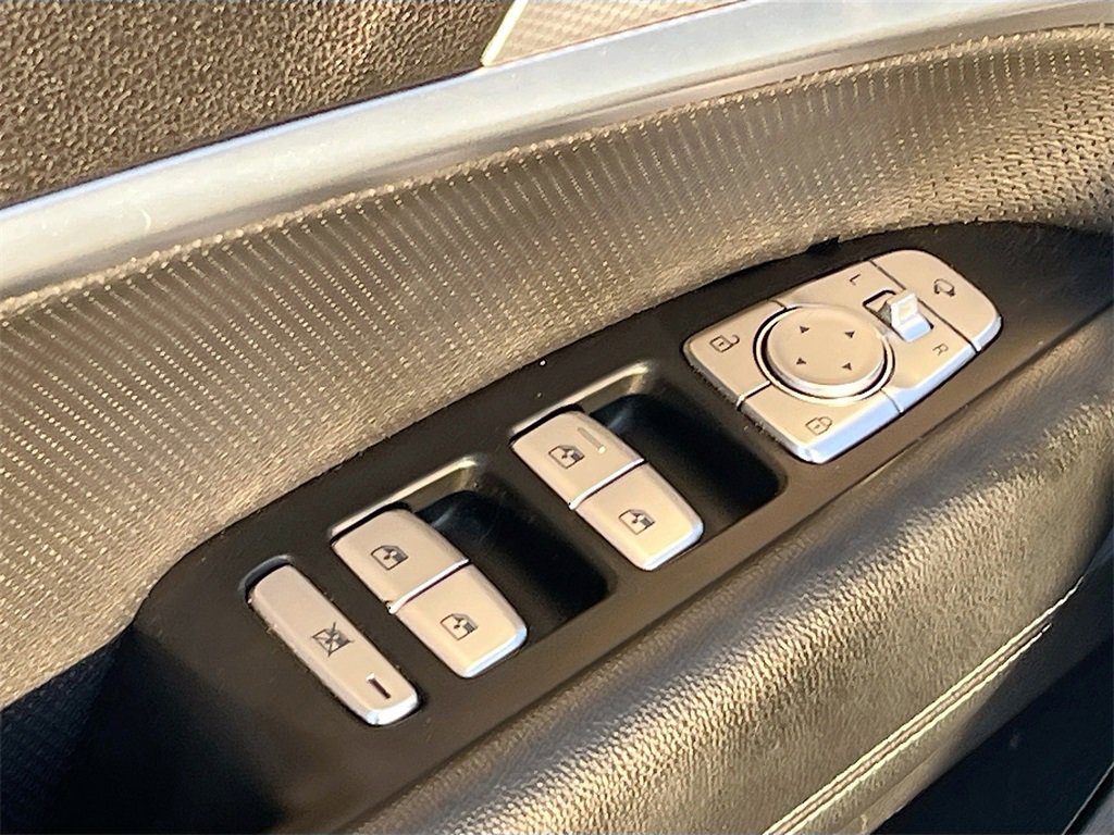 Used 2022 Genesis G70 3.3T image 18