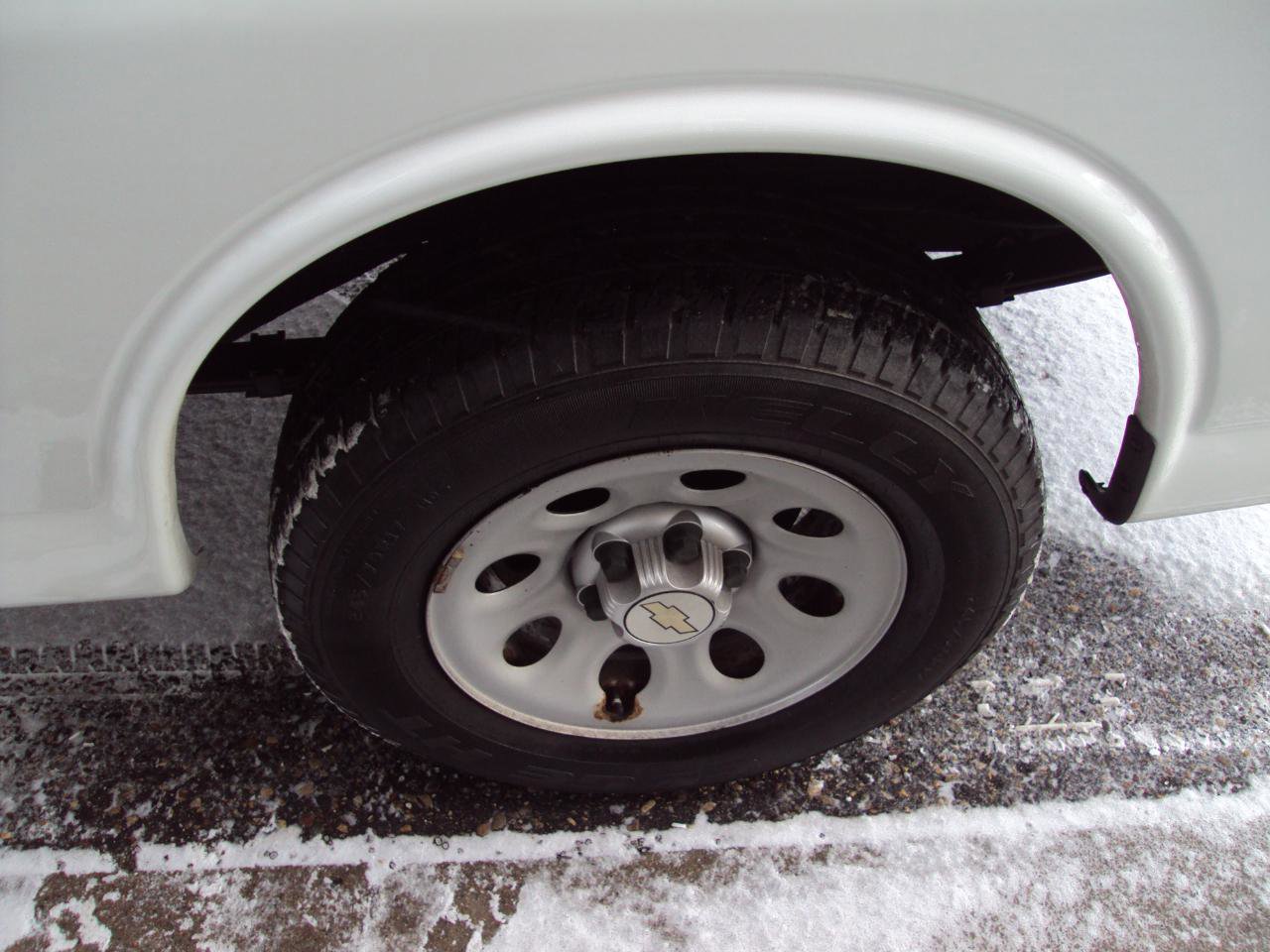 Used 2013 Chevrolet Express 1500 AWD image 28