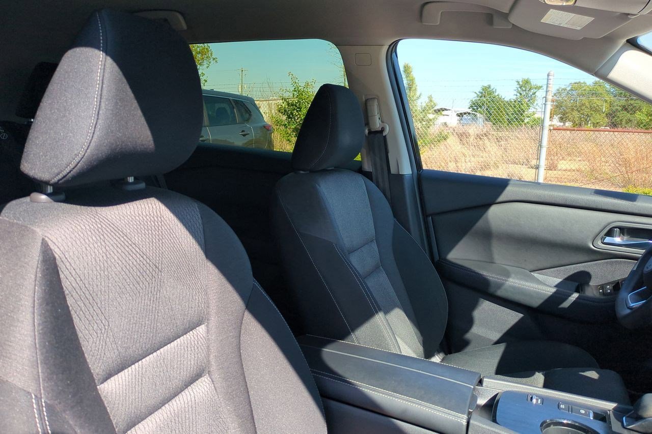 Certified 2024 Nissan Rogue SV FWD image 41