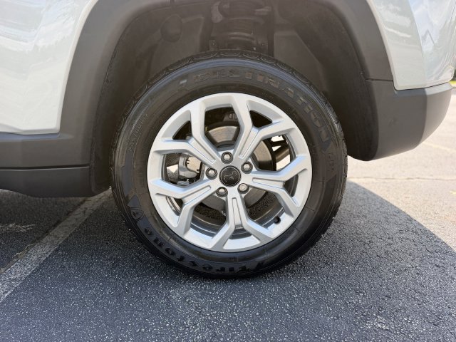 Used 2025 Jeep Compass Latitude AWD/4WD image 37
