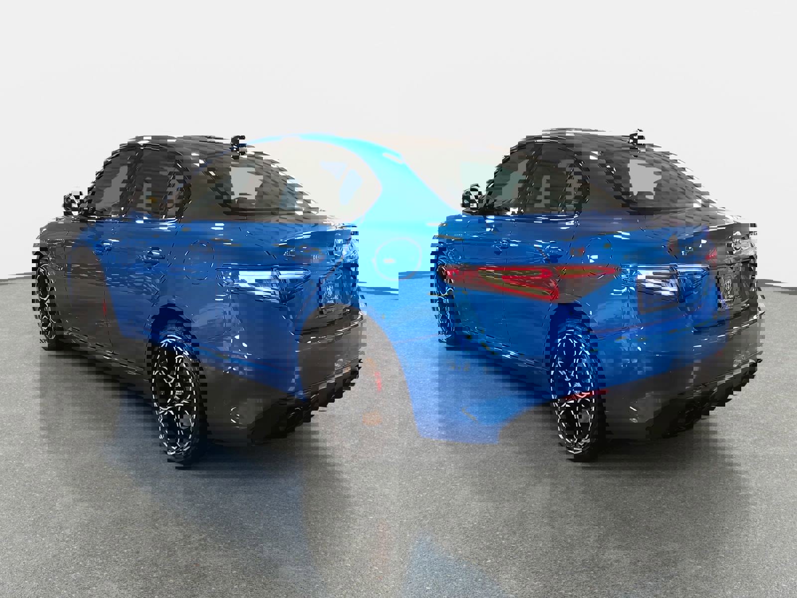 Used 2024 Alfa Romeo Giulia Veloce image 7