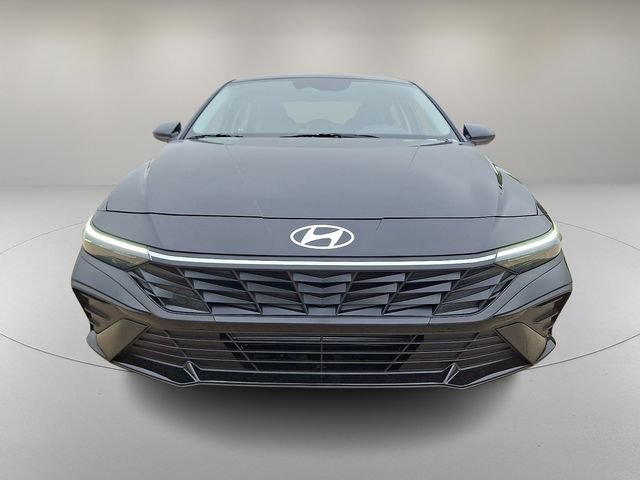 New 2026 Hyundai Elantra SE FWD image 2