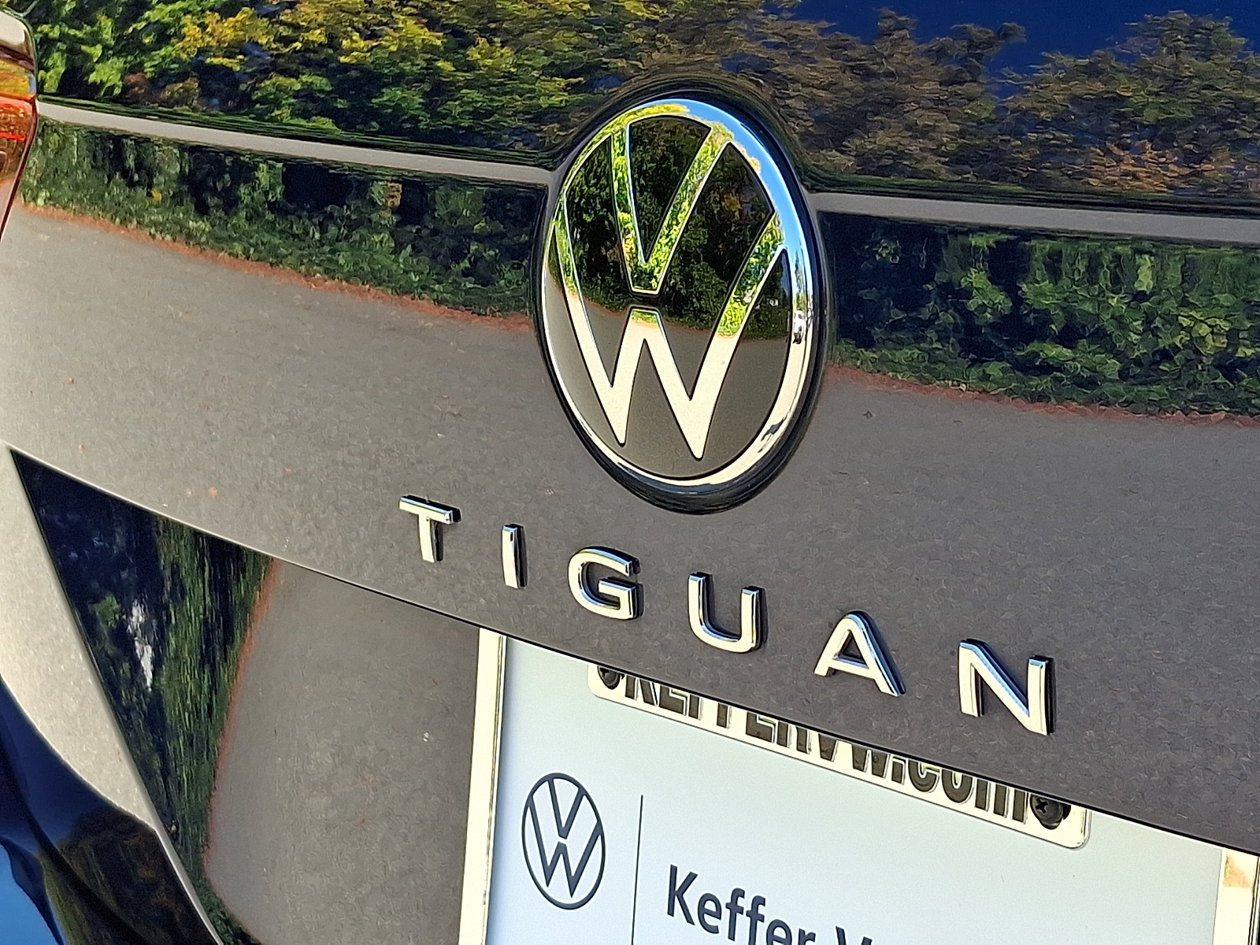 Certified 2024 Volkswagen Tiguan SE FWD image 31