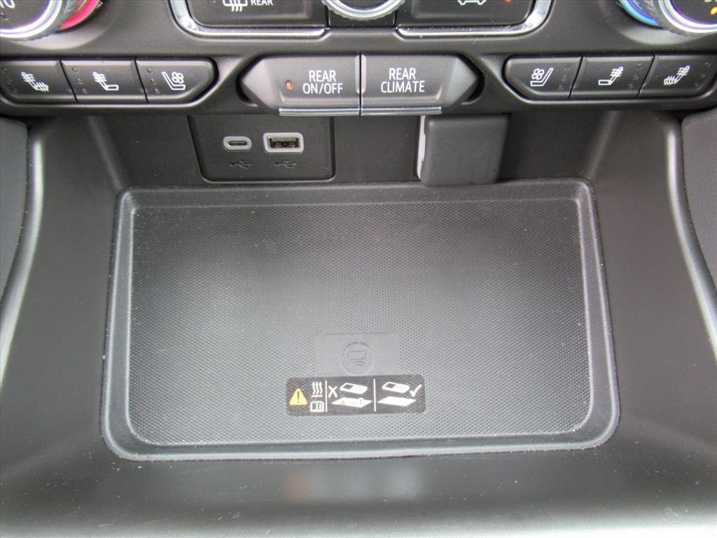 Used 2024 GMC Yukon XL SLT w/ SLT Premium Package image 27