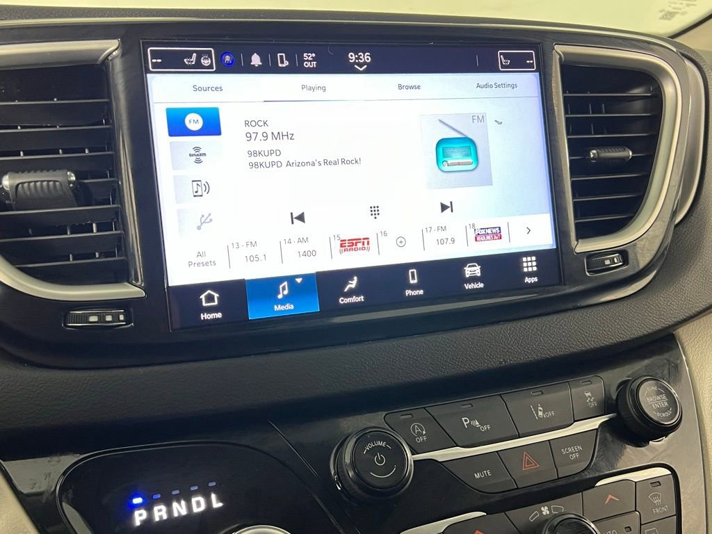 Used 2024 Chrysler Pacifica Touring-L image 19