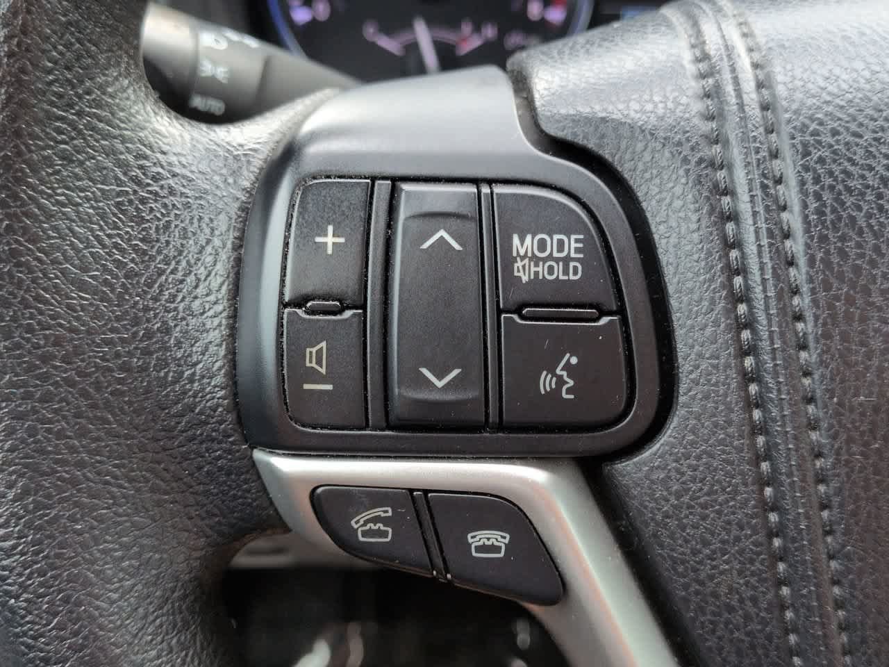 Used 2014 Toyota Highlander LE FWD image 22