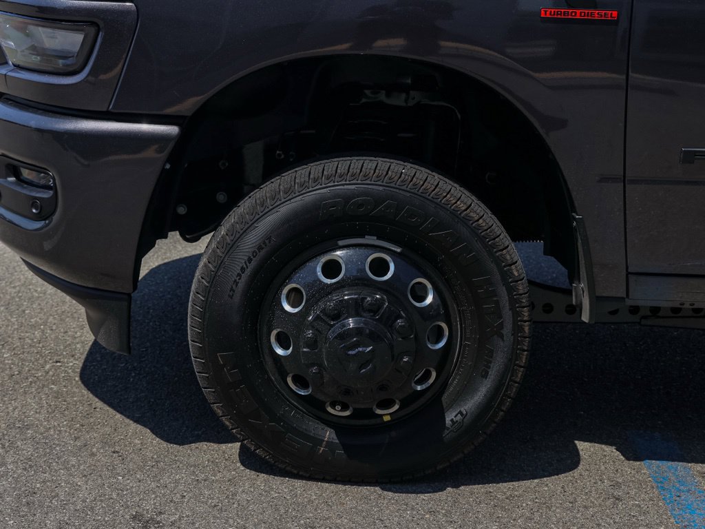 New 2026 RAM 3500 Big Horn AWD/4WD image 12