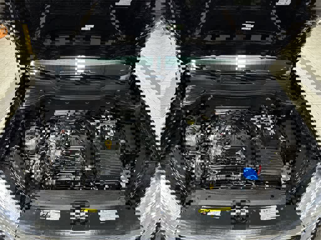 Used 2023 Volkswagen Taos SE w/ Panoramic Sunroof Package image 12