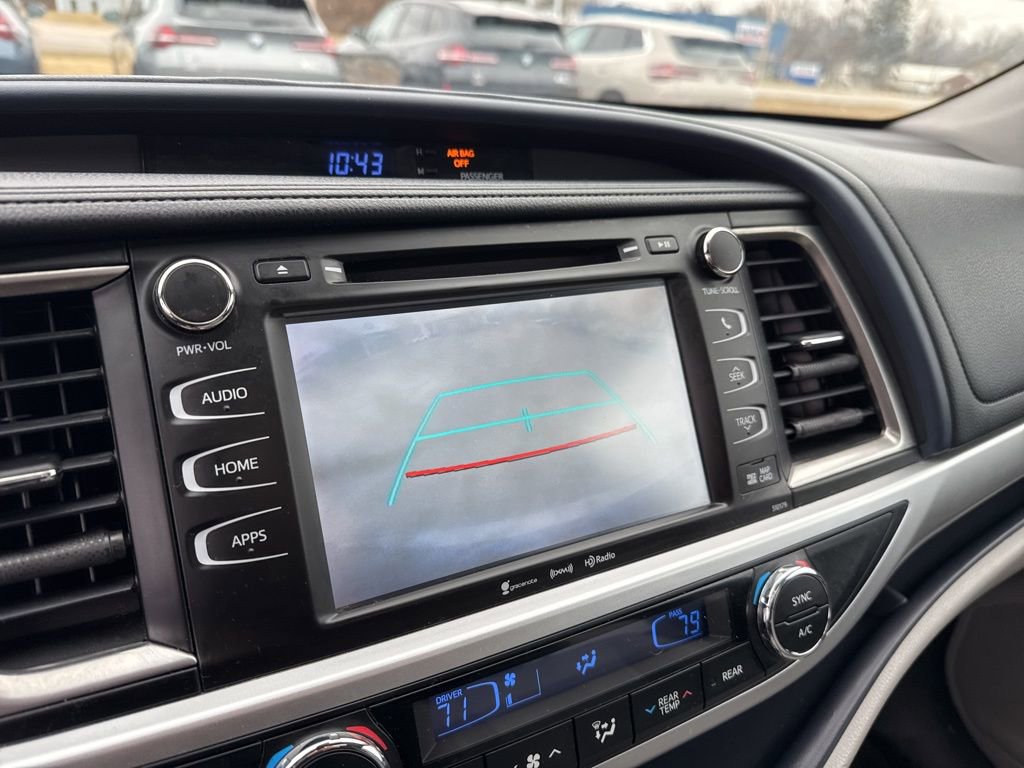 Used 2018 Toyota Highlander XLE image 16