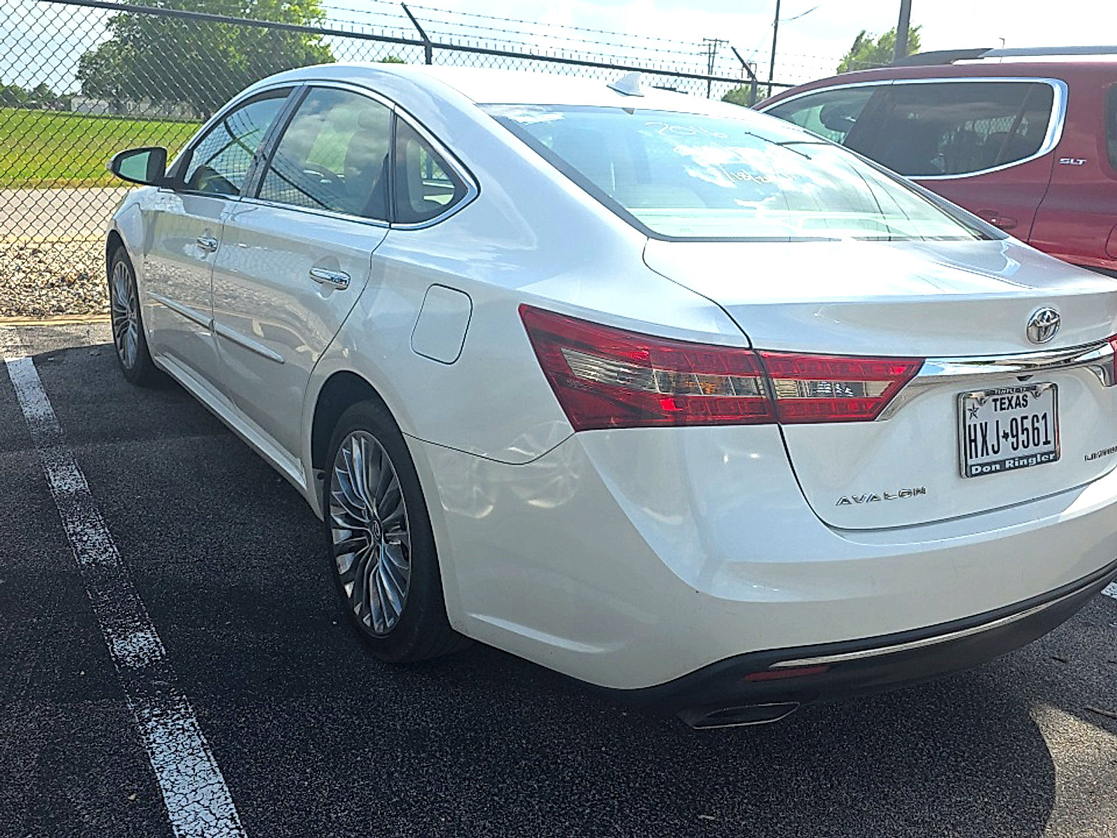 Used 2016 Toyota Avalon Limited w/ Toyota Safety Sense Package FWD image 10