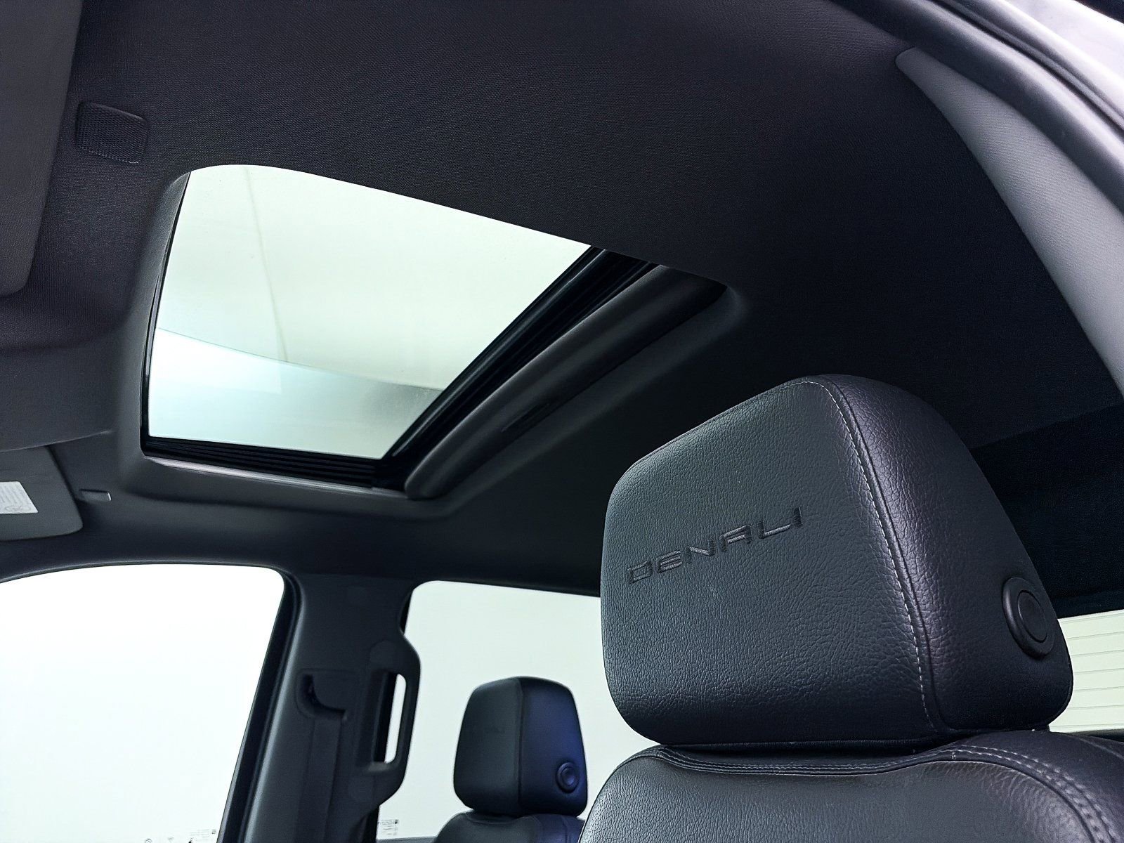 Used 2022 GMC Sierra 3500 Denali w/ Denali Ultimate Package image 18