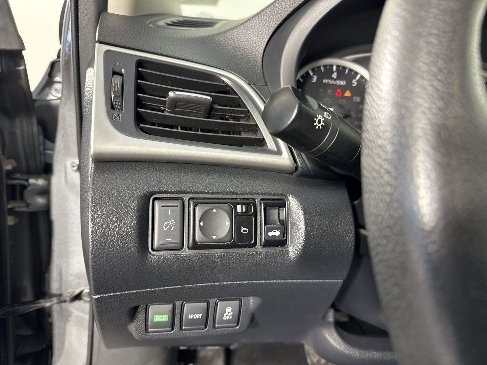 Used 2017 Nissan Sentra SR w/ SR Midnight Edition image 14