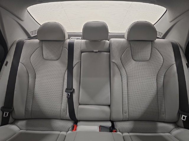 Used 2025 Hyundai Elantra Limited FWD image 21