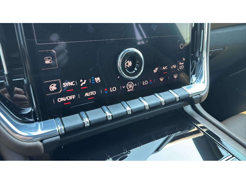 Used 2025 GMC Yukon Denali Ultimate AWD/4WD image 27