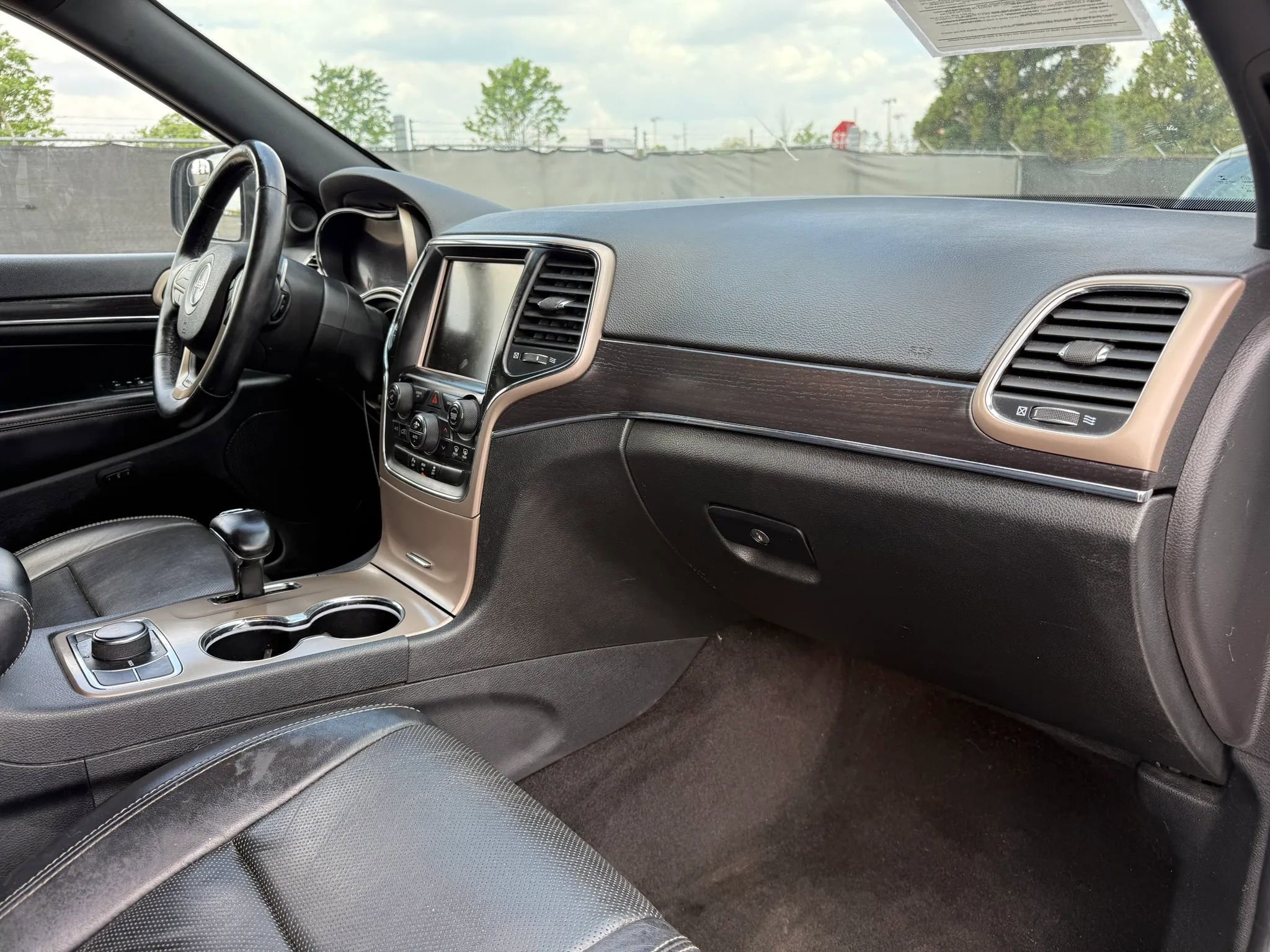 Used 2015 Jeep Grand Cherokee Limited w/ Luxury Group II AWD/4WD image 19