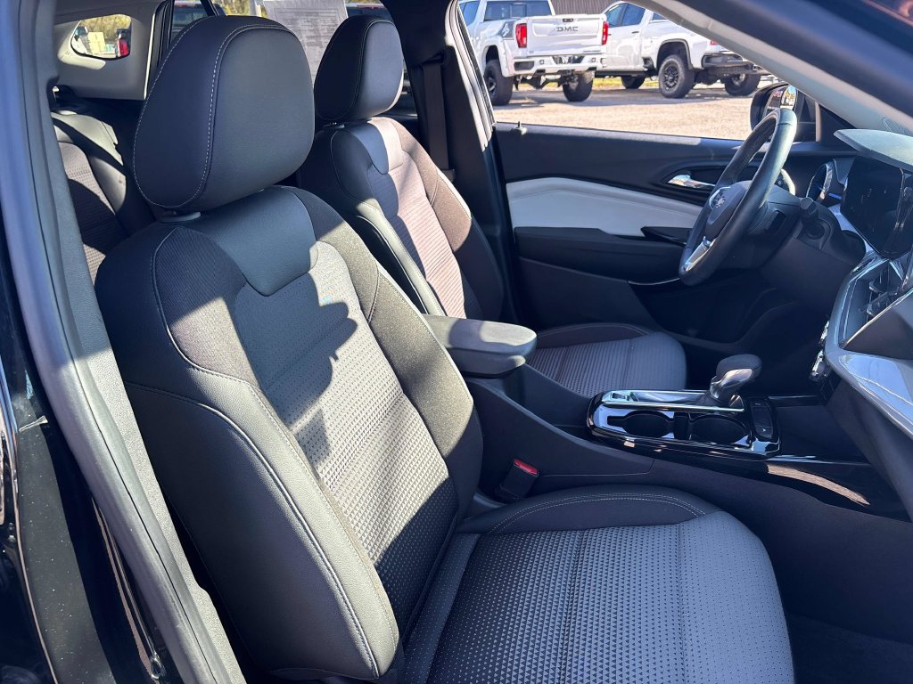 Used 2024 Chevrolet Trax LT w/ LT Convenience Package FWD image 26