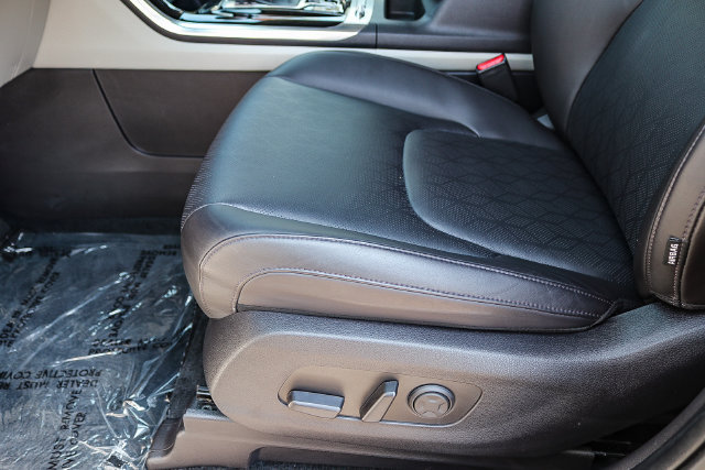 Certified 2024 Kia Carnival SX FWD image 23