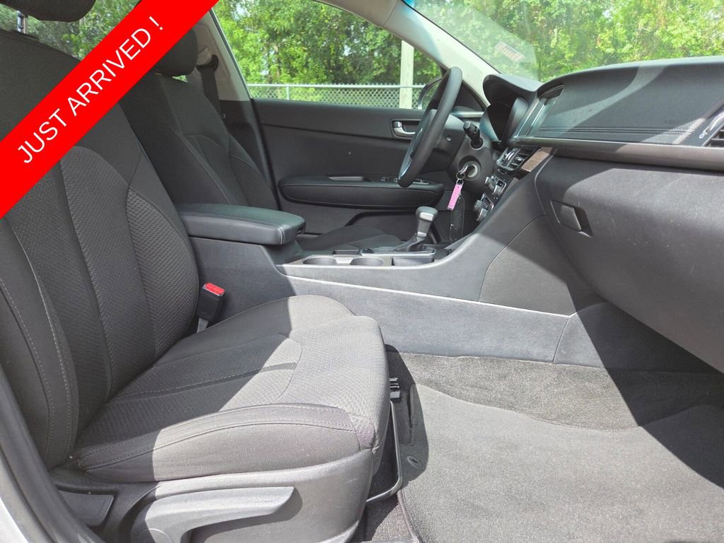 Used 2018 Kia Optima LX w/ 17" Alloy Wheels Package FWD image 14