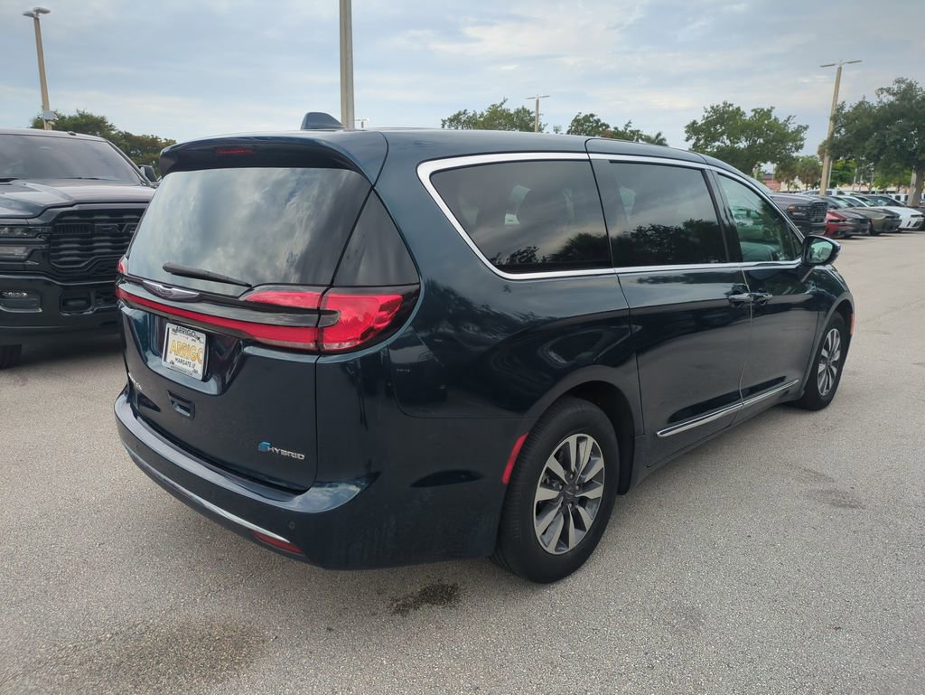 Used 2022 Chrysler Pacifica Limited FWD image 6