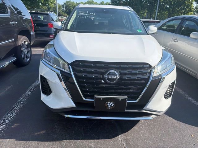 Used 2024 Nissan Kicks SV FWD image 3