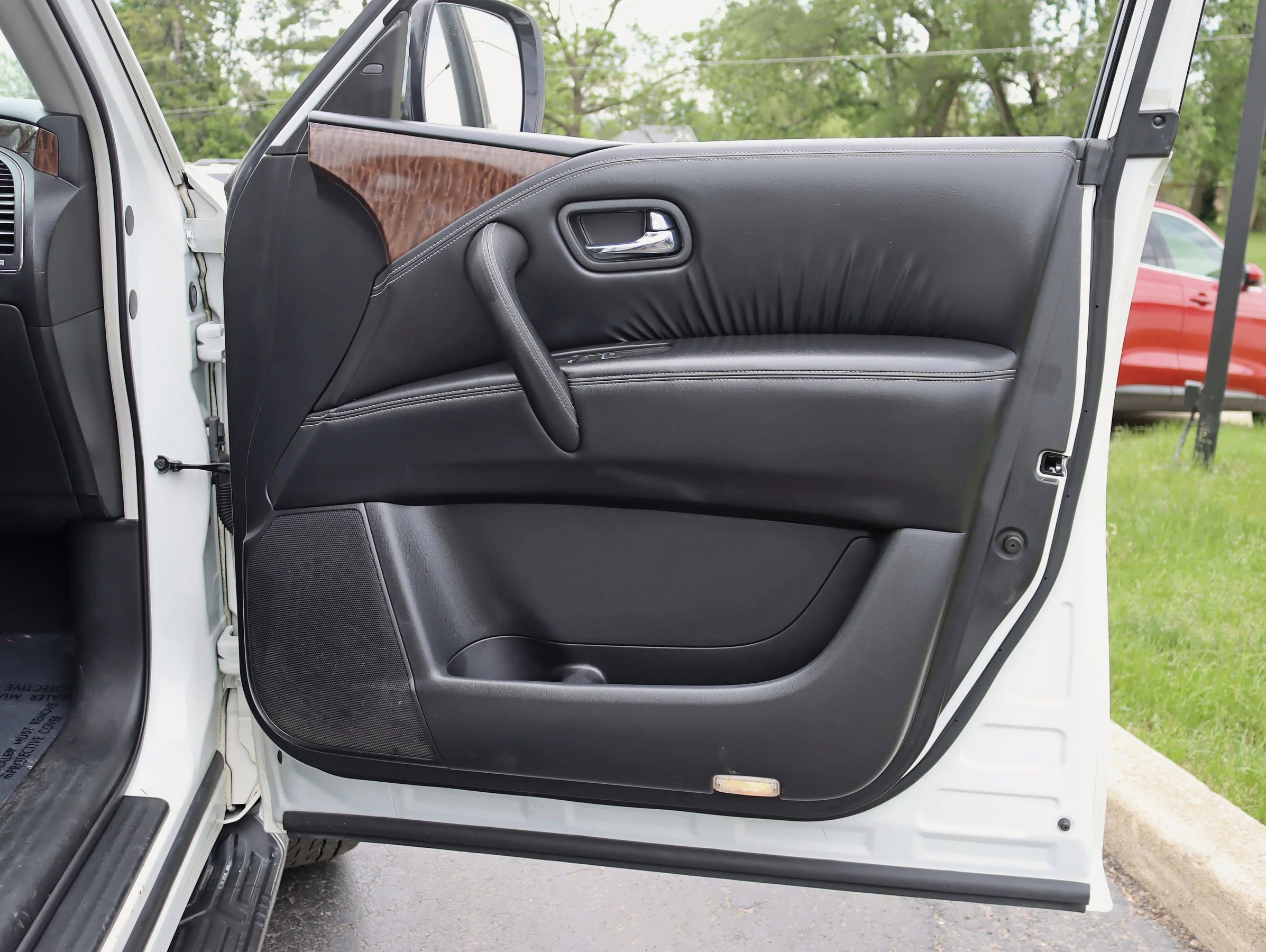 Used 2017 Nissan Armada Platinum image 37