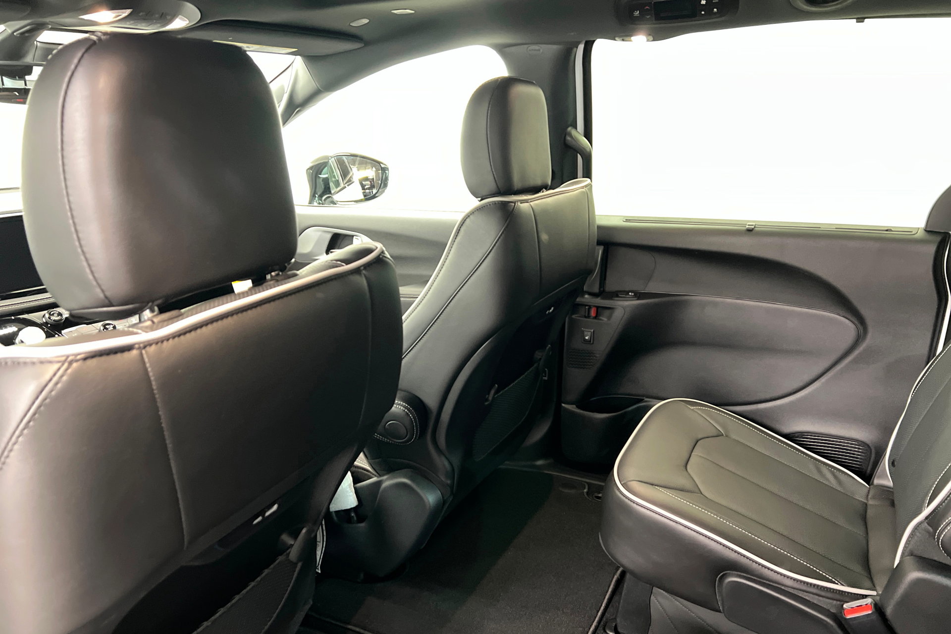 New 2026 Chrysler Pacifica Limited w/ Trailer Tow Group image 18