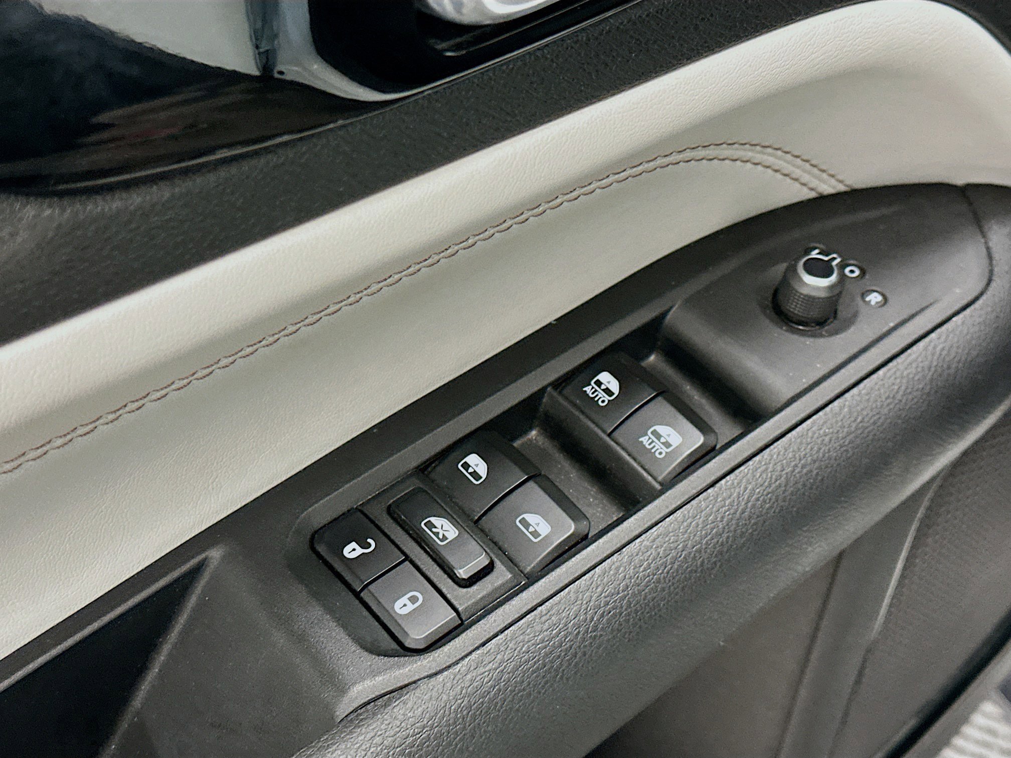 Used 2025 Jeep Compass Limited image 15