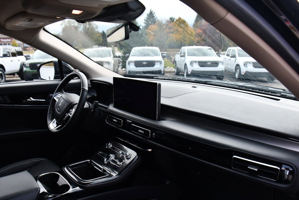 Used 2022 Lincoln Nautilus AWD w/ Premium Package image 15