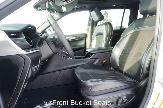 Used 2023 Jeep Grand Cherokee Altitude image 13