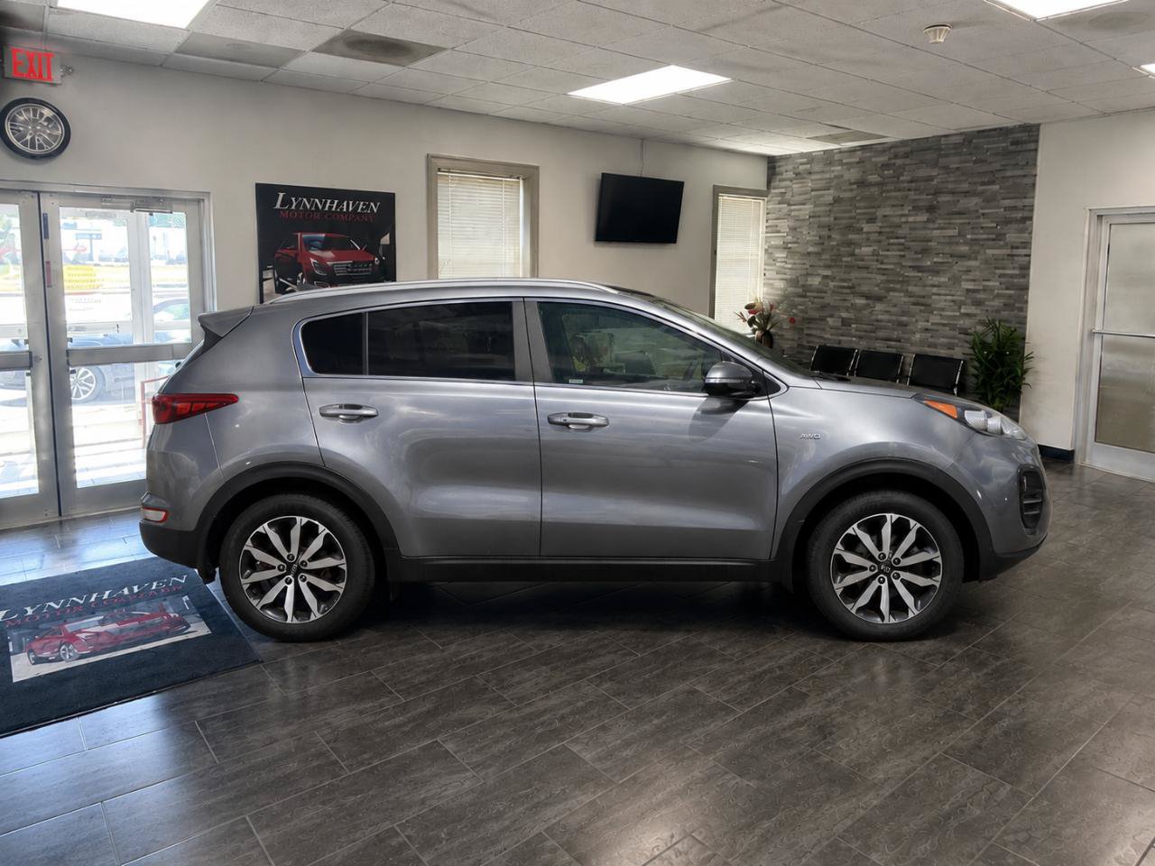 Used 2017 Kia Sportage EX w/ EX Premium Package AWD/4WD image 7
