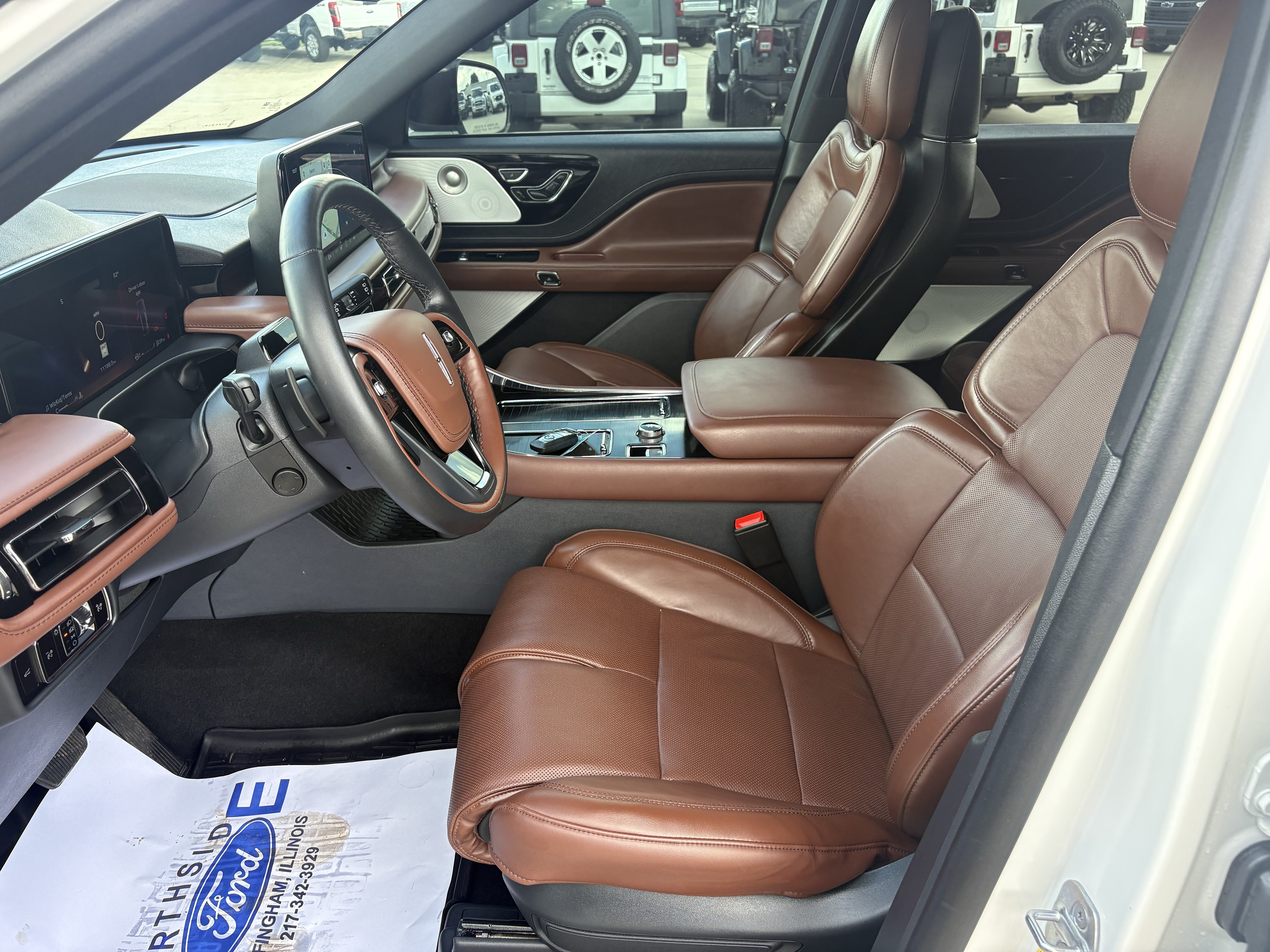 Used 2025 Lincoln Aviator Reserve w/ Equipment Group 201A AWD/4WD image 12