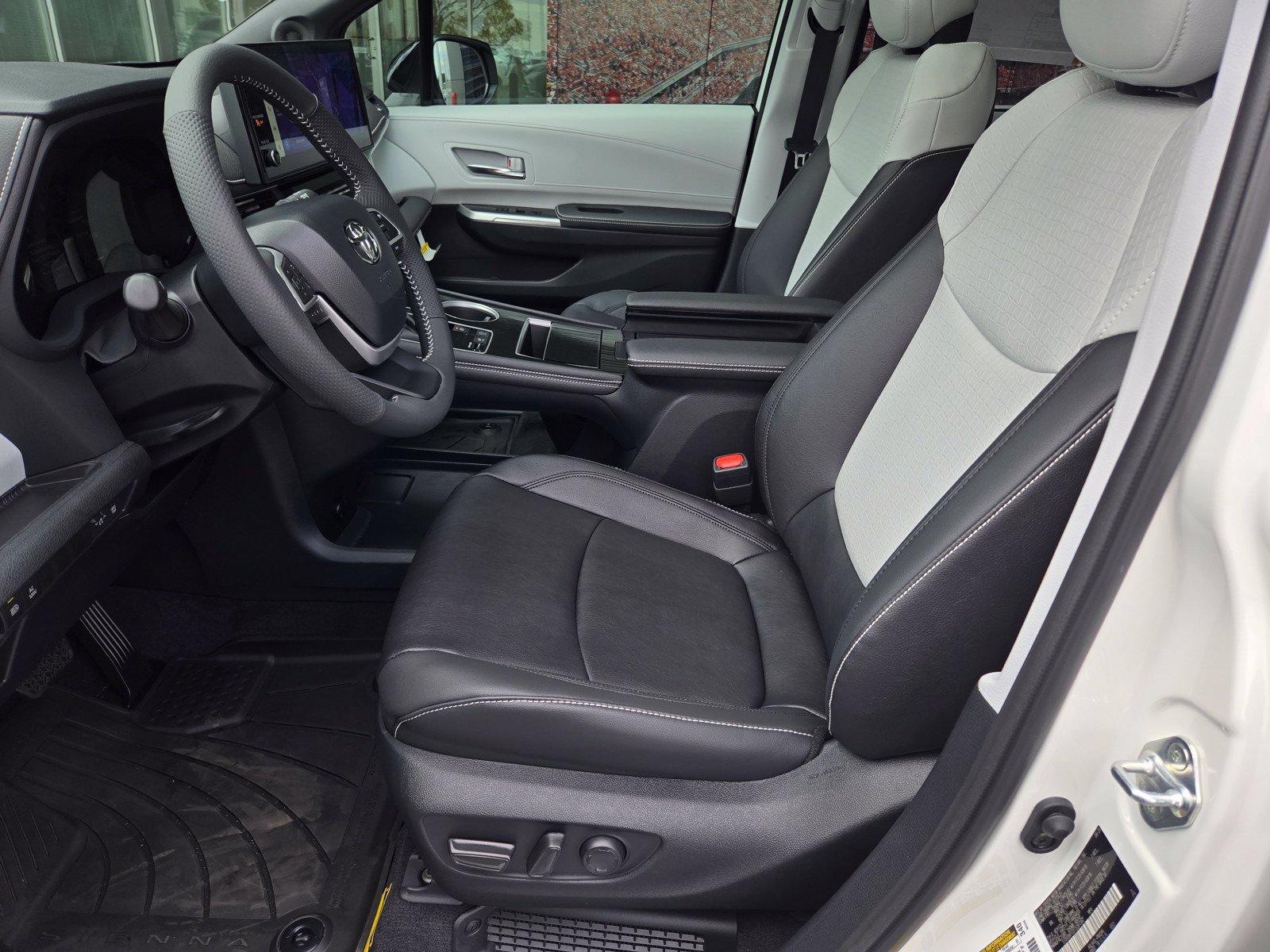 Certified 2026 Toyota Sienna XSE AWD/4WD image 16