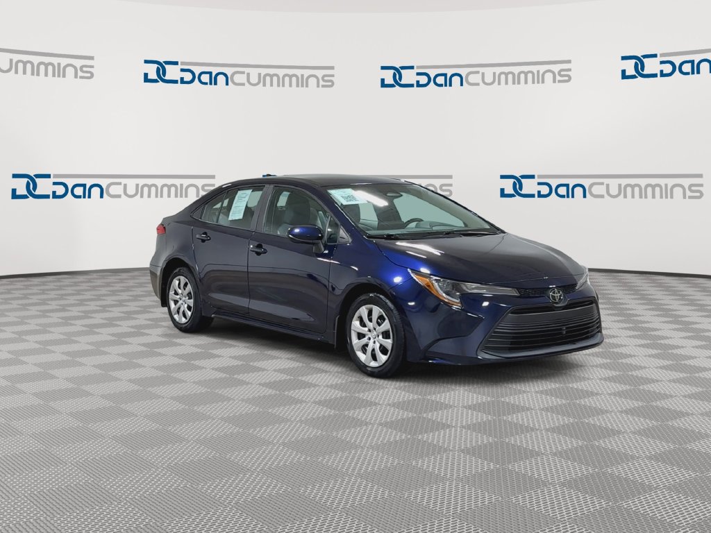 Used 2023 Toyota Corolla LE w/ Carpet Mat Package (TMS) FWD image 2