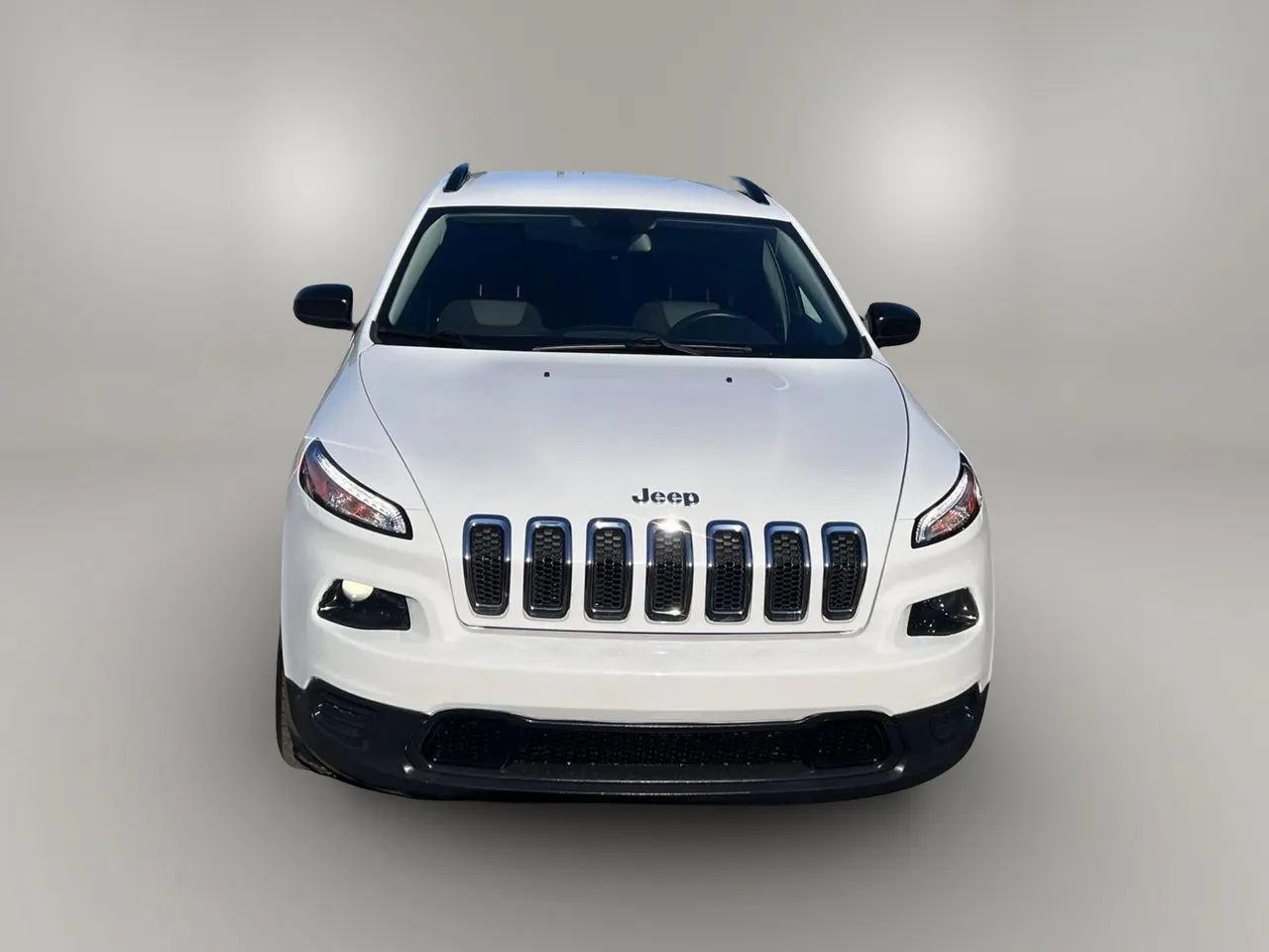 Used 2017 Jeep Cherokee Sport FWD image 3