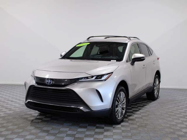 Certified 2022 Toyota Venza XLE AWD/4WD image 2