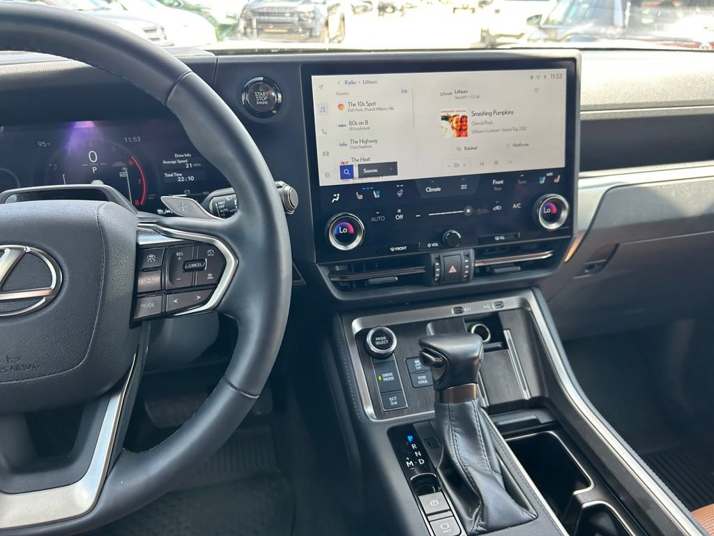 Used 2025 Lexus GX 550 w/ Accessory Package (2T) AWD/4WD image 22