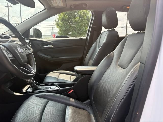 Used 2020 Buick Encore GX Essence w/ Experience Buick Package FWD image 29