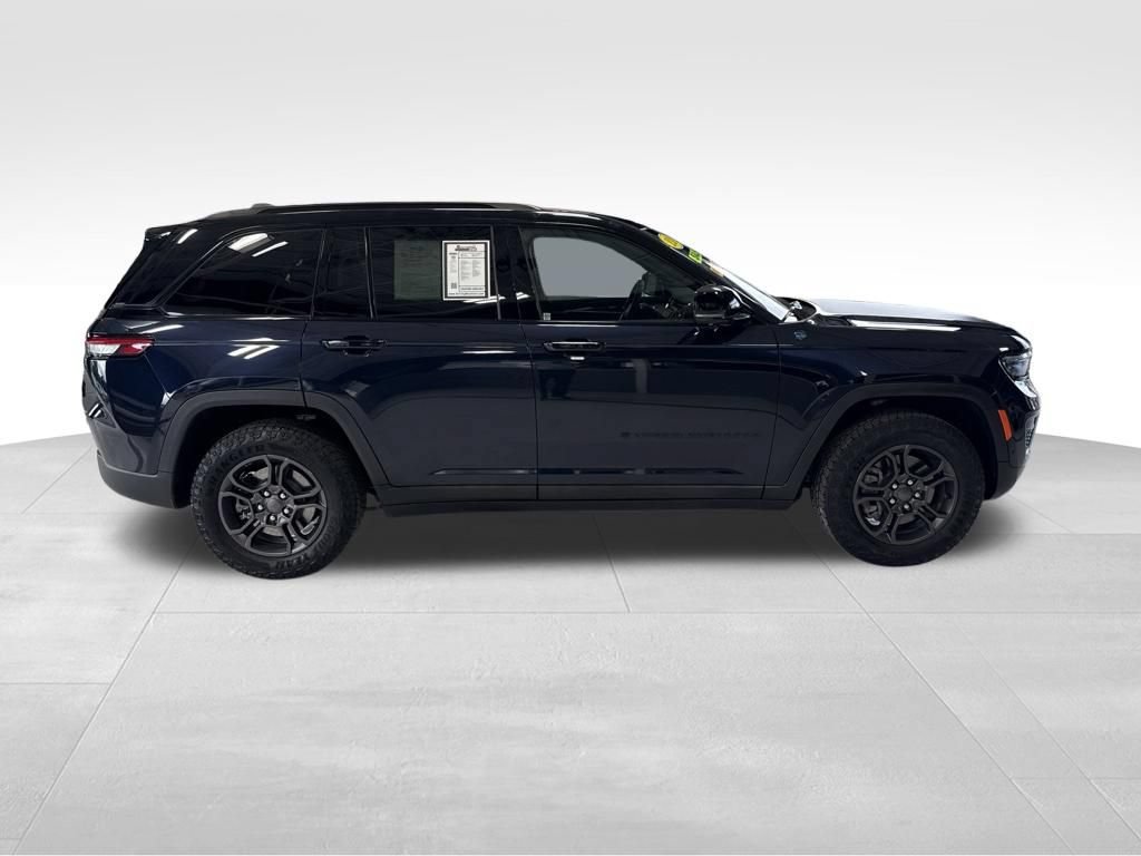 Used 2024 Jeep Grand Cherokee Trailhawk w/ Advanced Protech Group II AWD/4WD image 7