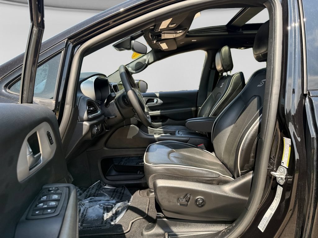 Used 2025 Chrysler Pacifica Limited FWD image 20