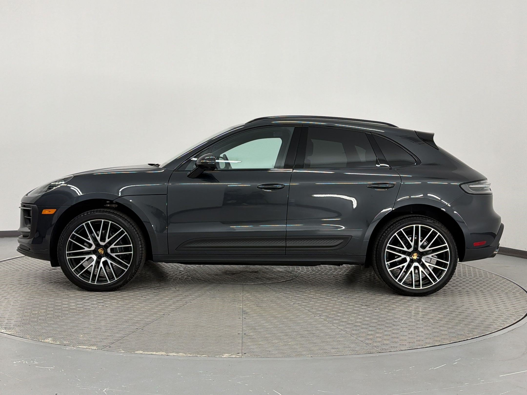 Used 2026 Porsche Macan AWD/4WD image 2