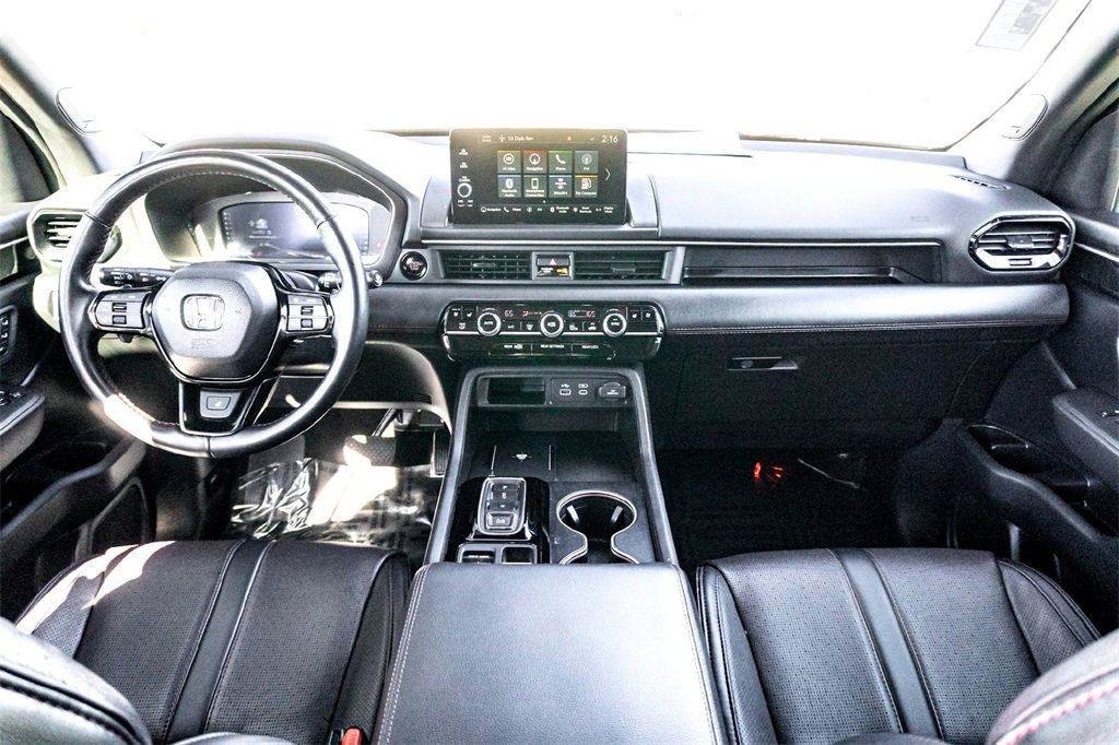 Used 2025 Honda Pilot Black Edition image 29