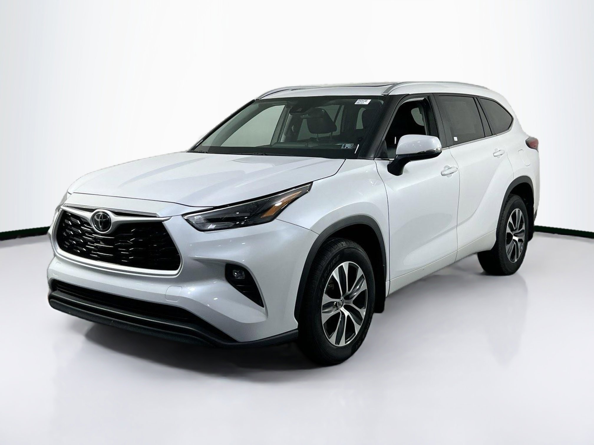 Used 2023 Toyota Highlander XLE image 1
