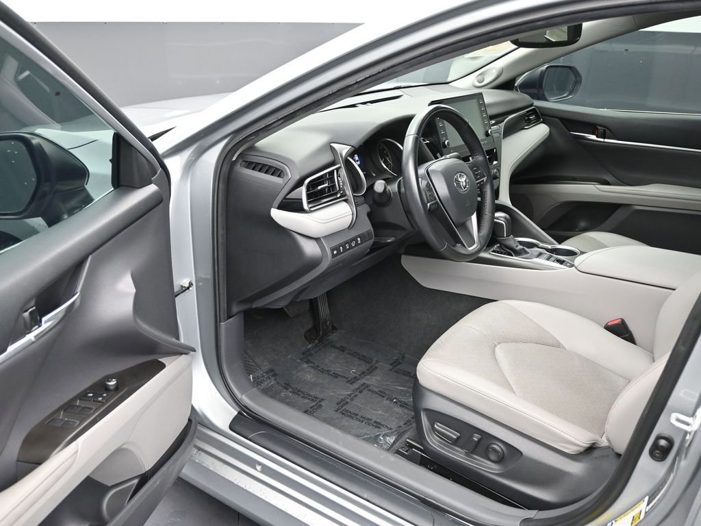 Used 2022 Toyota Camry XLE w/ Navigation Package FWD image 10