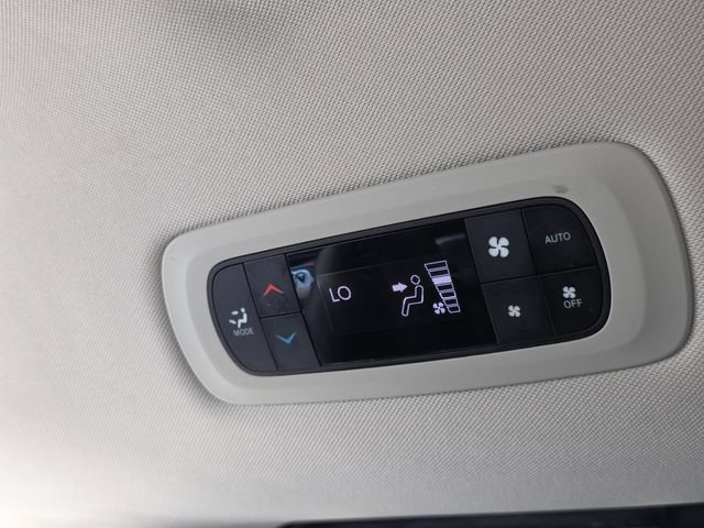Used 2023 Chrysler Pacifica Touring-L FWD image 39