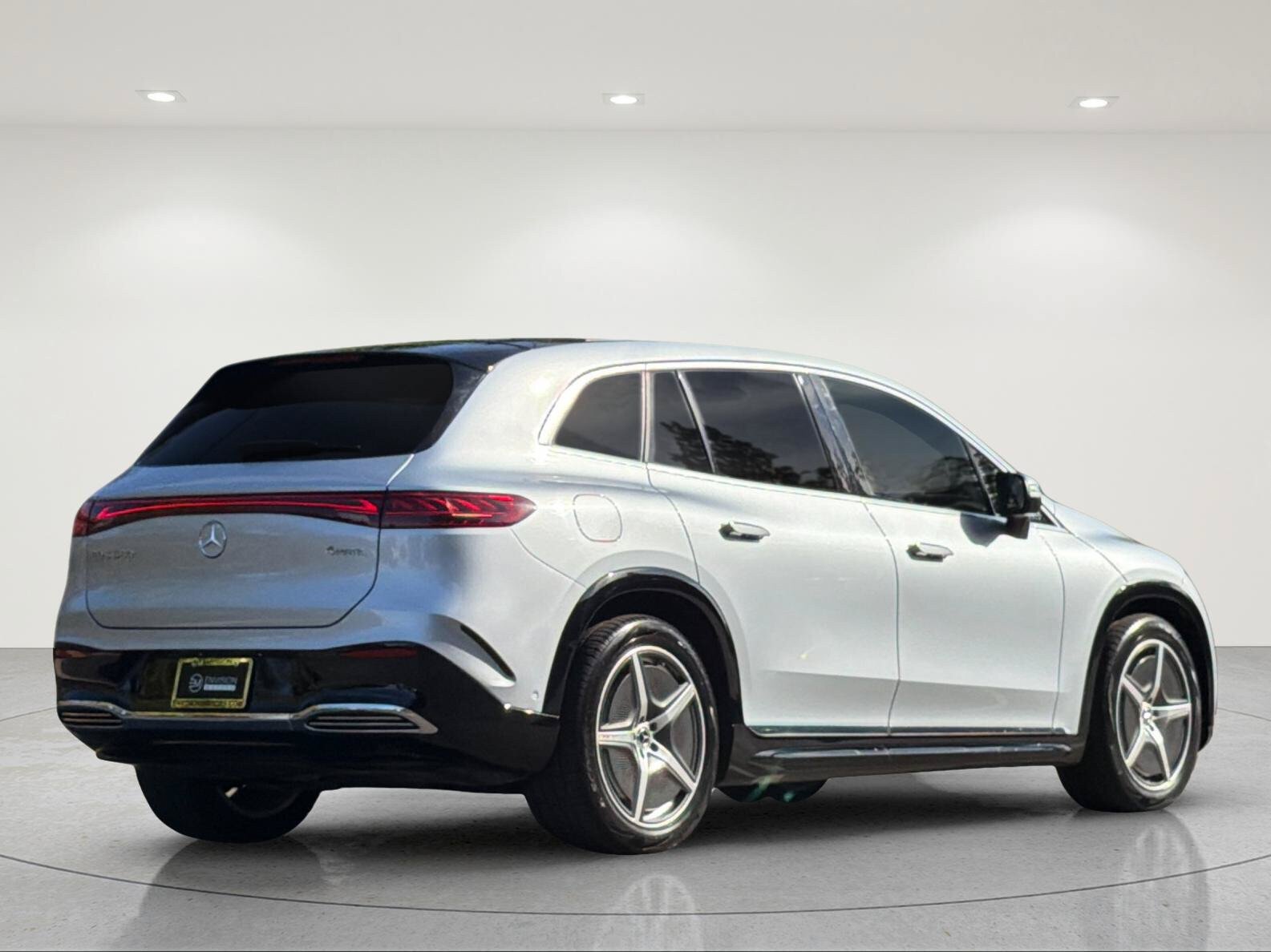 Used 2023 Mercedes-Benz EQS 580 4MATIC SUV image 5