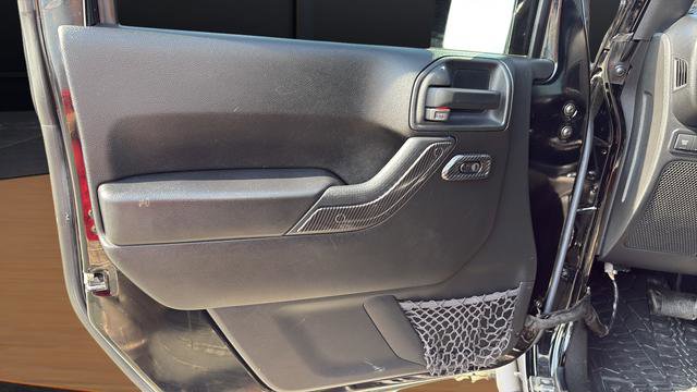 Used 2017 Jeep Wrangler Unlimited Rubicon w/ Connectivity Group image 21