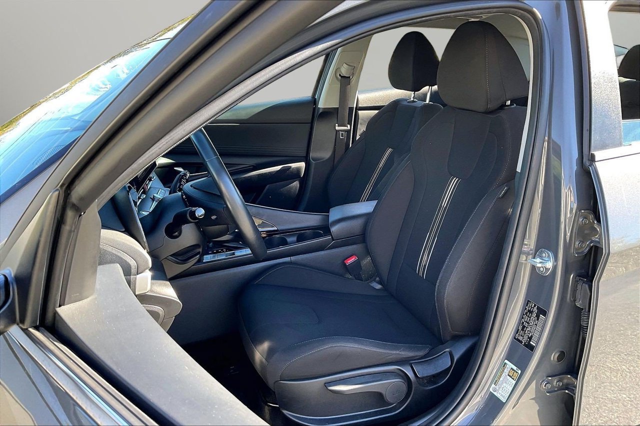 Used 2025 Hyundai Elantra SEL FWD image 22
