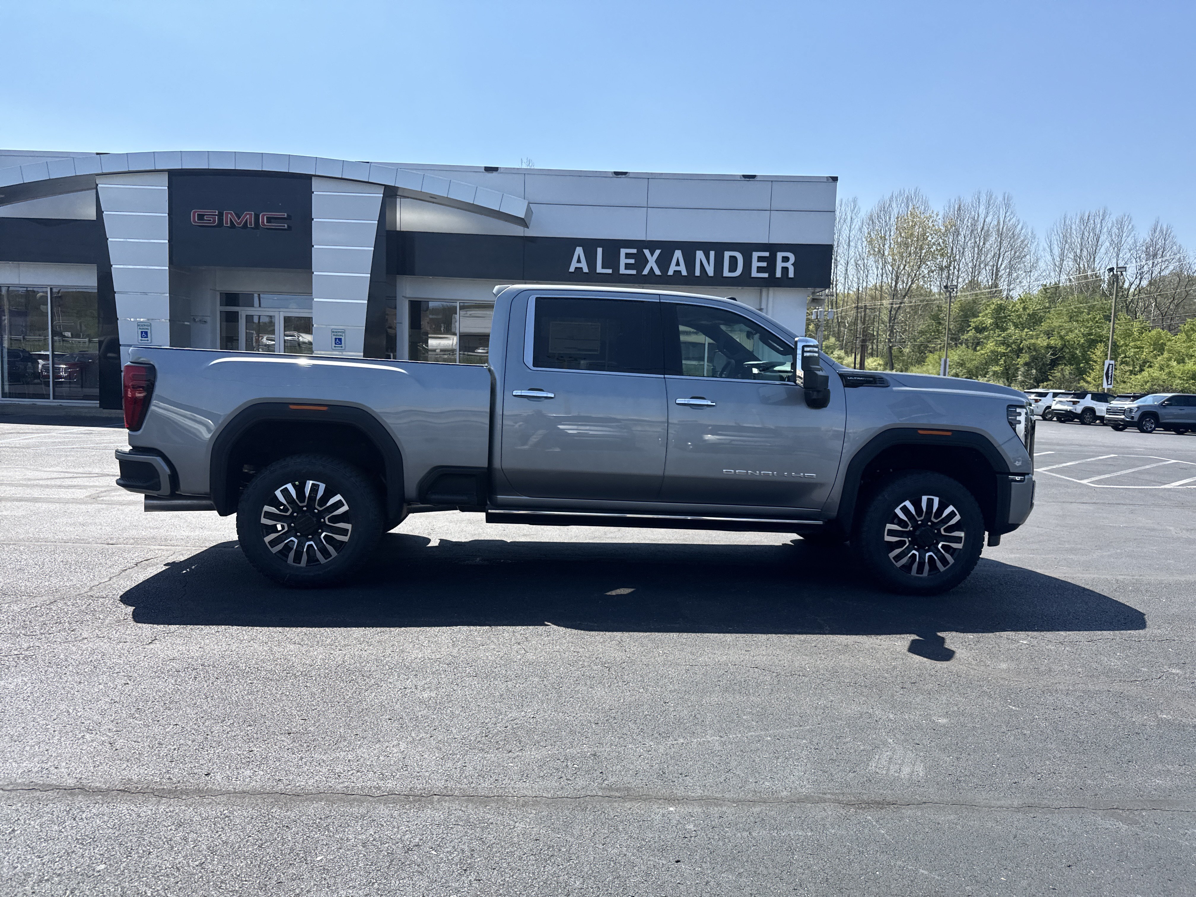 New 2026 GMC Sierra 2500 Denali Ultimate AWD/4WD image 2